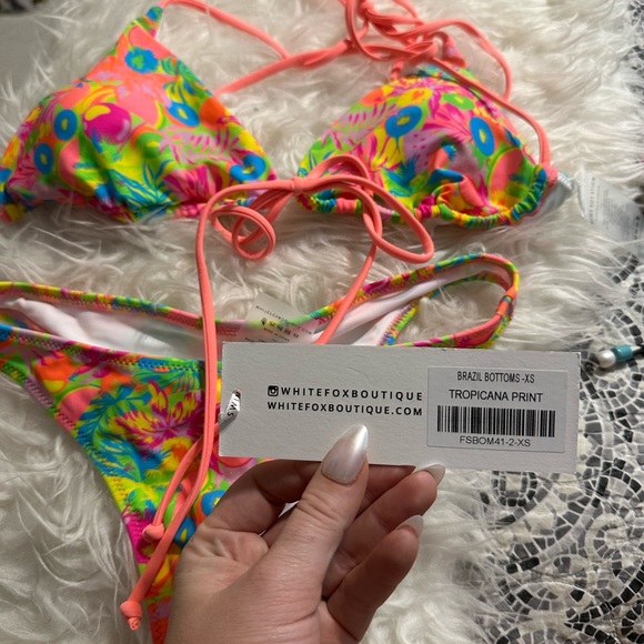 COPY - White fox bikini - Picture 5 of 5